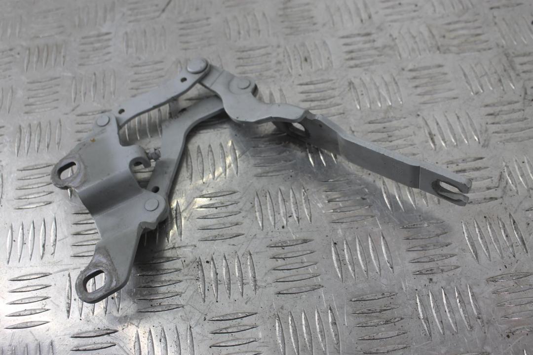 петля капота BMW 3 серия E90/E91/E92/E93 2007, 2.0 л., дизель, серебро, купе, 7115264 - фото №1