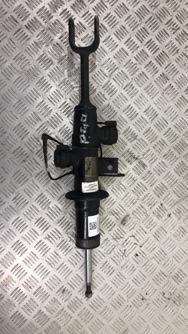 амортизатор передний правый BMW 5 серия F07/F10/F11 F10 2011, 3.0 л., N55 B30 A, бензин, седан, задний привод, 6796856 - фото №1