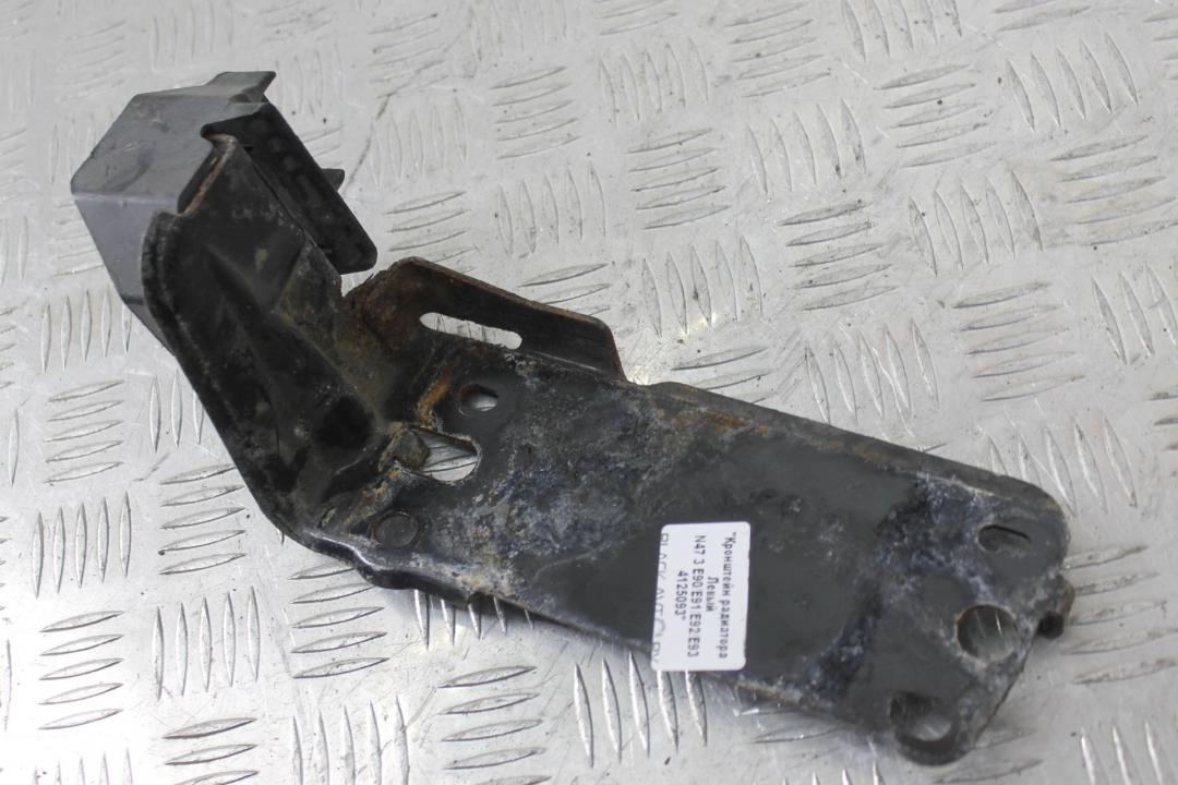 кронштейн радиатора BMW 3 серия E90/E91/E92/E93 2007, 2.0 л., дизель, серебро, купе - фото №1