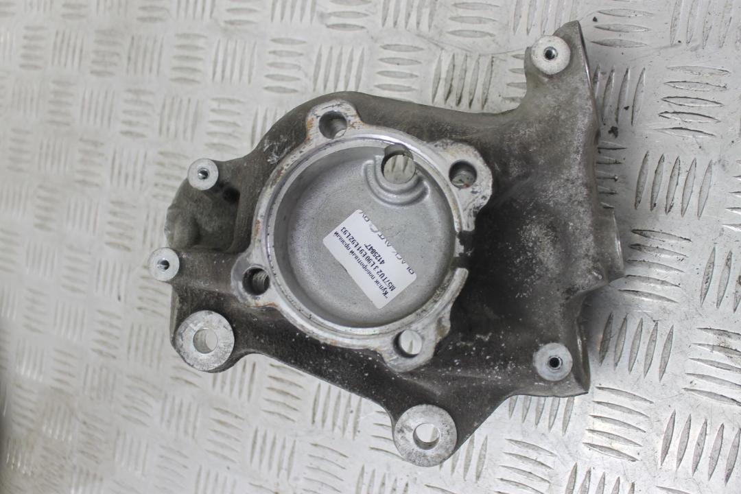 кулак поворотный правый BMW 3 серия E90/E91/E92/E93 2007, 3.5 л., дизель, зеленый, купе - фото №1