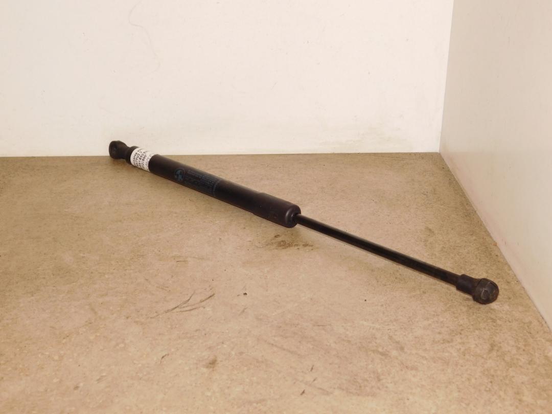 амортизатор капота BMW 3 серия E90/E91/E92/E93 2007, 3.5 л., дизель, зеленый, купе, 7129190 - фото №1