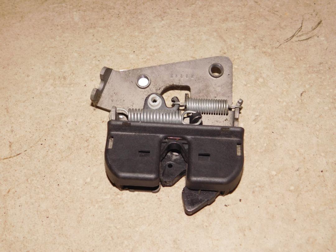 замок спинки сиденья BMW 3 серия E90/E91/E92/E93 2007, 3.5 л., дизель, зеленый, купе, 7112854 - фото №1