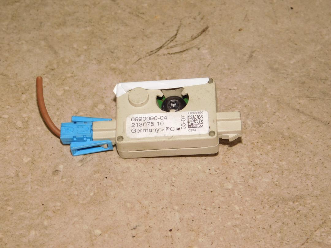 усилитель антенны BMW 3 серия E90/E91/E92/E93 2007, 3.5 л., дизель, зеленый, купе, 6990090 - фото №1