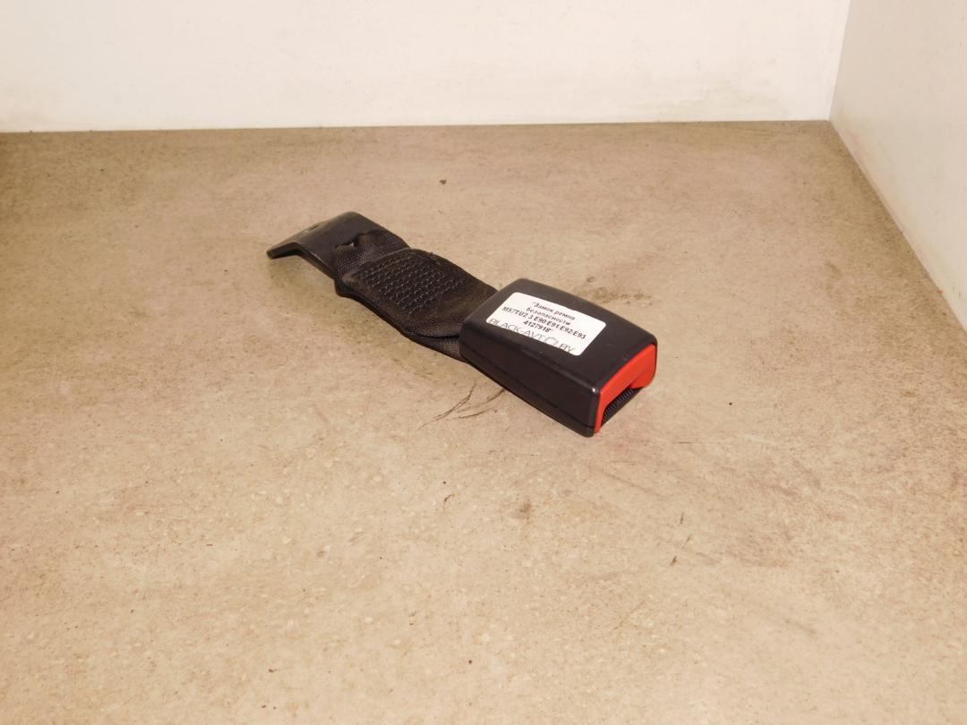 замок ремня безопасности BMW 3 серия E90/E91/E92/E93 2007, 3.5 л., дизель, зеленый, купе, 9117261 - фото №1