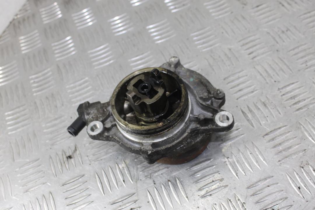 насос вакуумный BMW X5 E70 2007, 3.0 л., M57 D30 (306D3), дизель, правый руль, 7791232, 11667791232 - фото №1