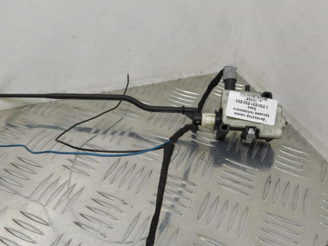 активатор замка крышки топливного бака BMW 3 серия E90/E91/E92/E93 2007, седан, 6985880 - фото №1