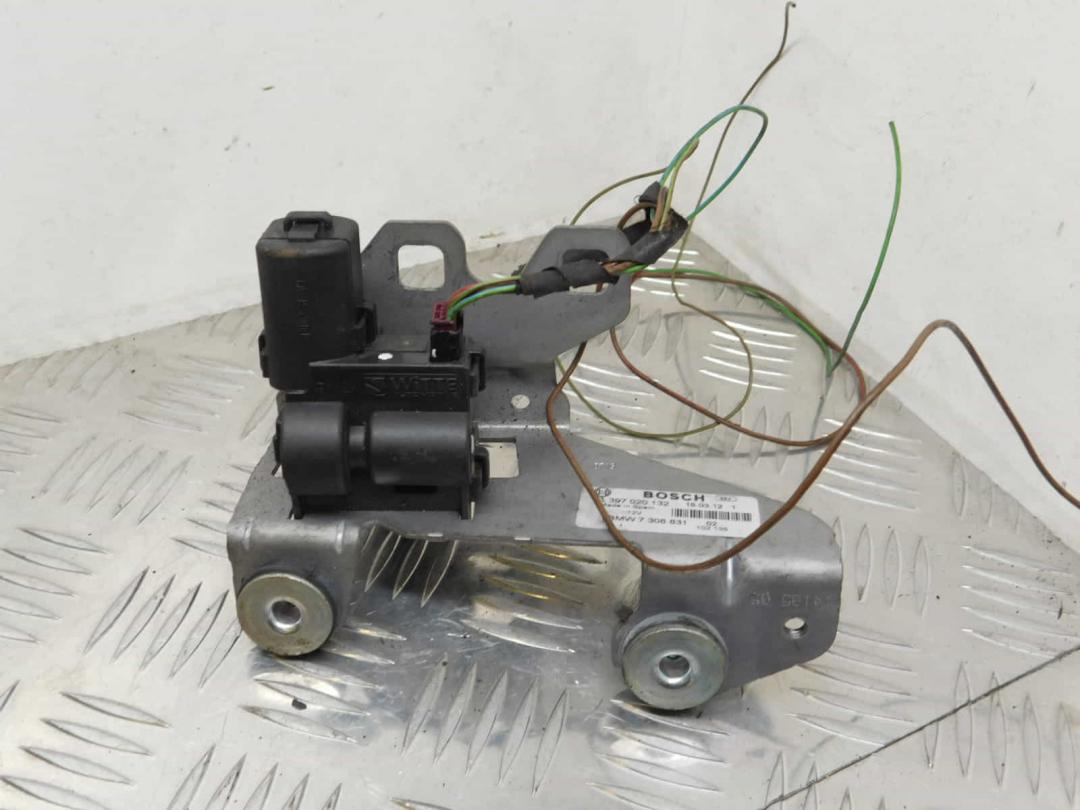 замок багажника BMW 5 серия F07/F10/F11 2012, универсал, 7308831 - фото №1