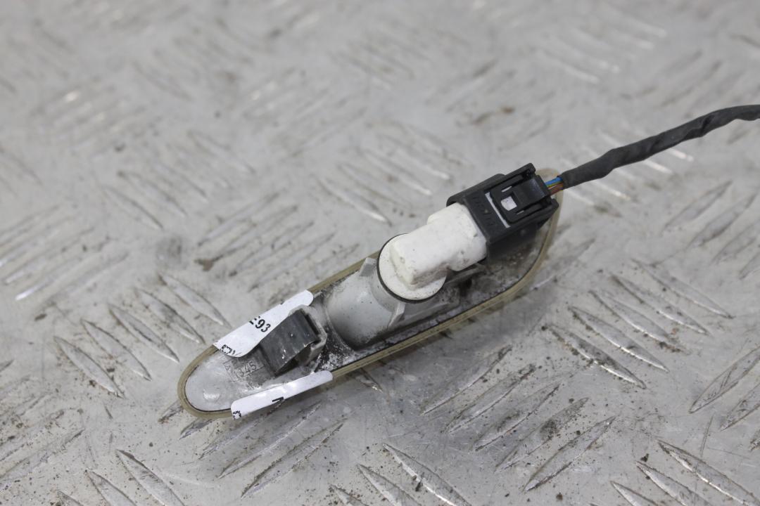 повторитель поворота на крыле BMW 3 серия E90/E91/E92/E93 2006, 3.0 л., M57 D30 (306D3), дизель, МКПП, sparkling graphite (a22), универсал, правый руль, 63137253325 - фото №1