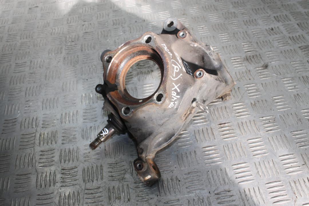 кулак поворотный правый BMW X4 F26 2016, 3.0 л., N57 D30 A, дизель, АКПП, alpinweiß iii (300), внедорожник 5 дв., полный привод, 31216855954, 6855954 - фото №1