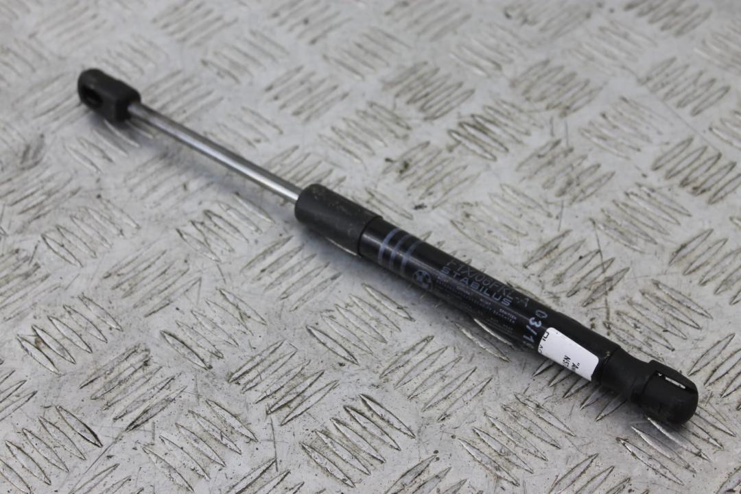 амортизатор капота BMW 5 серия F07/F10/F11 F10 2011, 3.0 л., N57 D30 A, дизель, седан, задний привод, 51237309117, 7309117 - фото №1