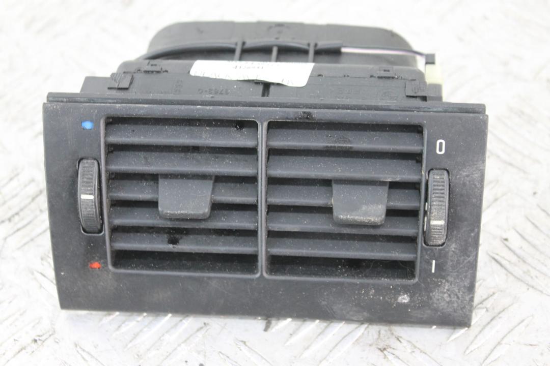 дефлектор обдува салона BMW 5 серия E39 1998, 2.5 л., бензин, серебро, седан, 8376150 - фото №1