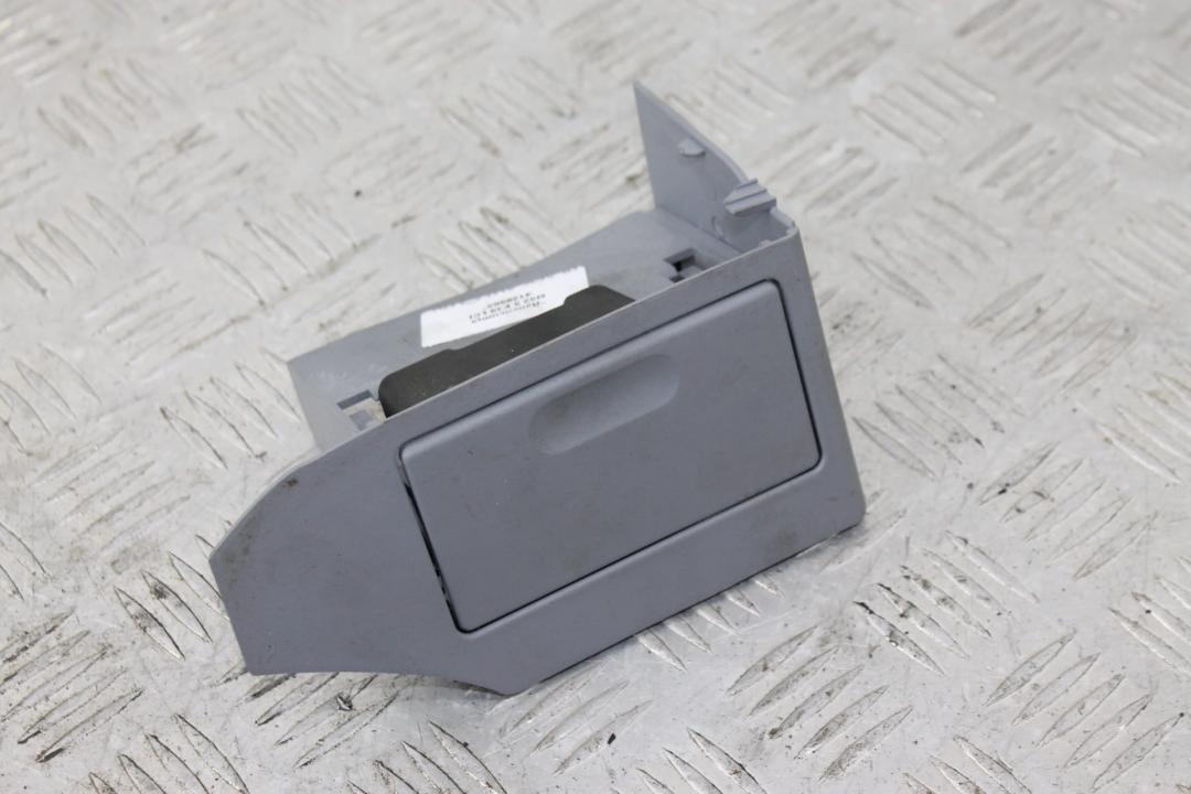 пепельница BMW 5 серия E39 1998, 2.5 л., бензин, серебро, седан, 8200233 - фото №1