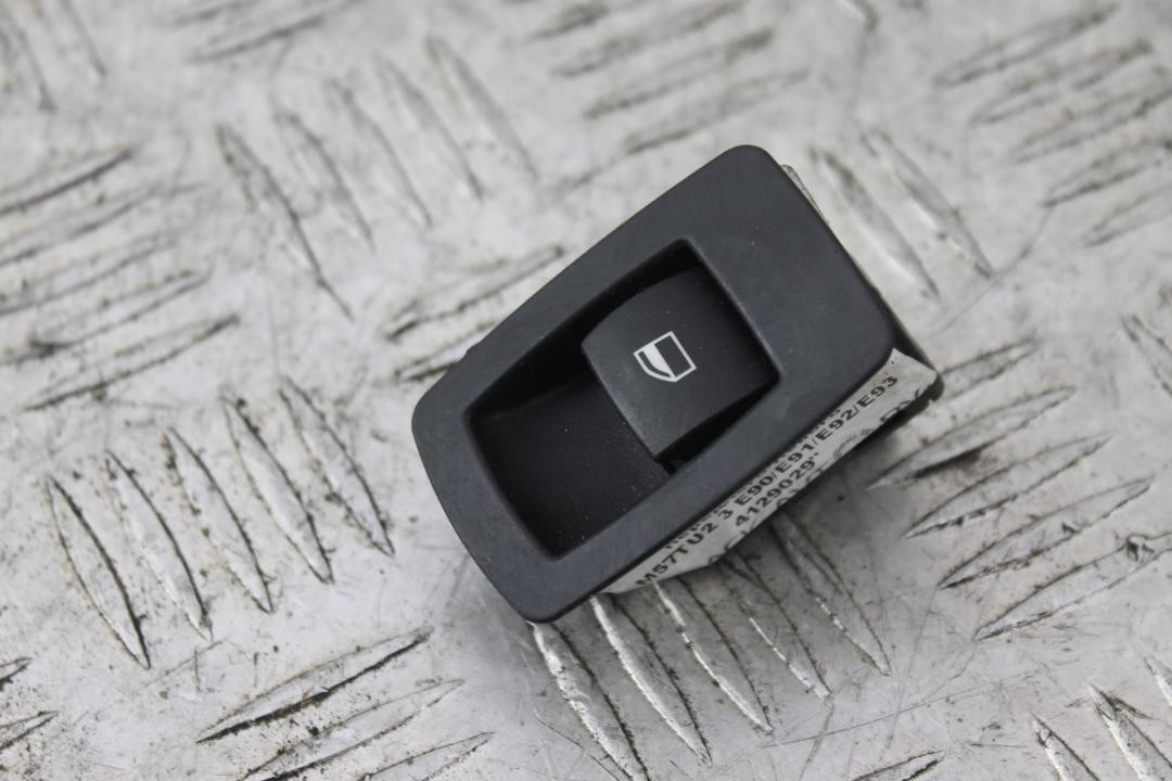 кнопка стеклоподъемника двери передней левой BMW 3 серия E90/E91/E92/E93 2006, 3.0 л., дизель, серый, универсал - фото №1