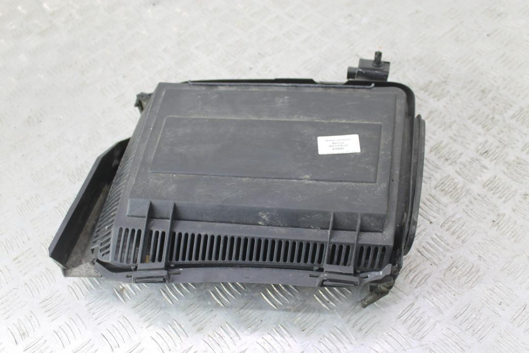 корпус салонного фильтра BMW 5 серия E39 1998, 2.5 л., бензин, серебро, седан, 8364773 - фото №1