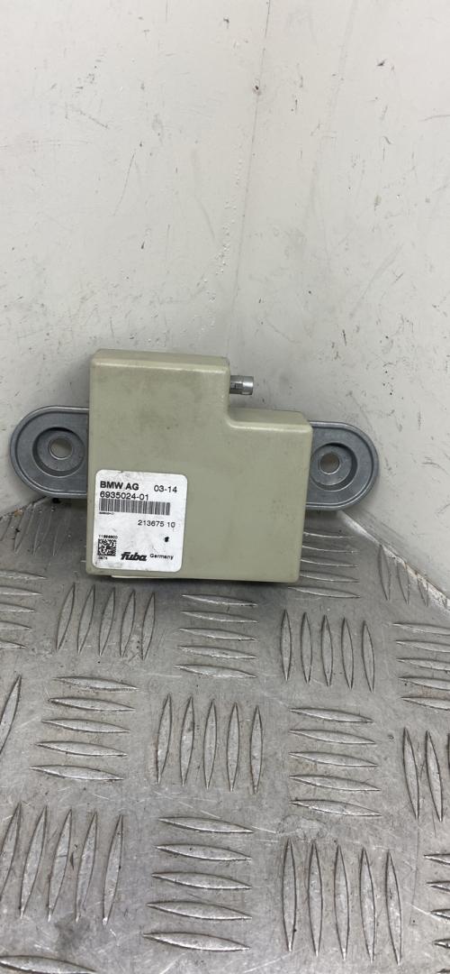 усилитель антенны BMW 5 серия F07/F10/F11 F10 2011, 3.0 л., N57 D30 A, дизель, седан, задний привод, 6935024, 65206935024 - фото №1