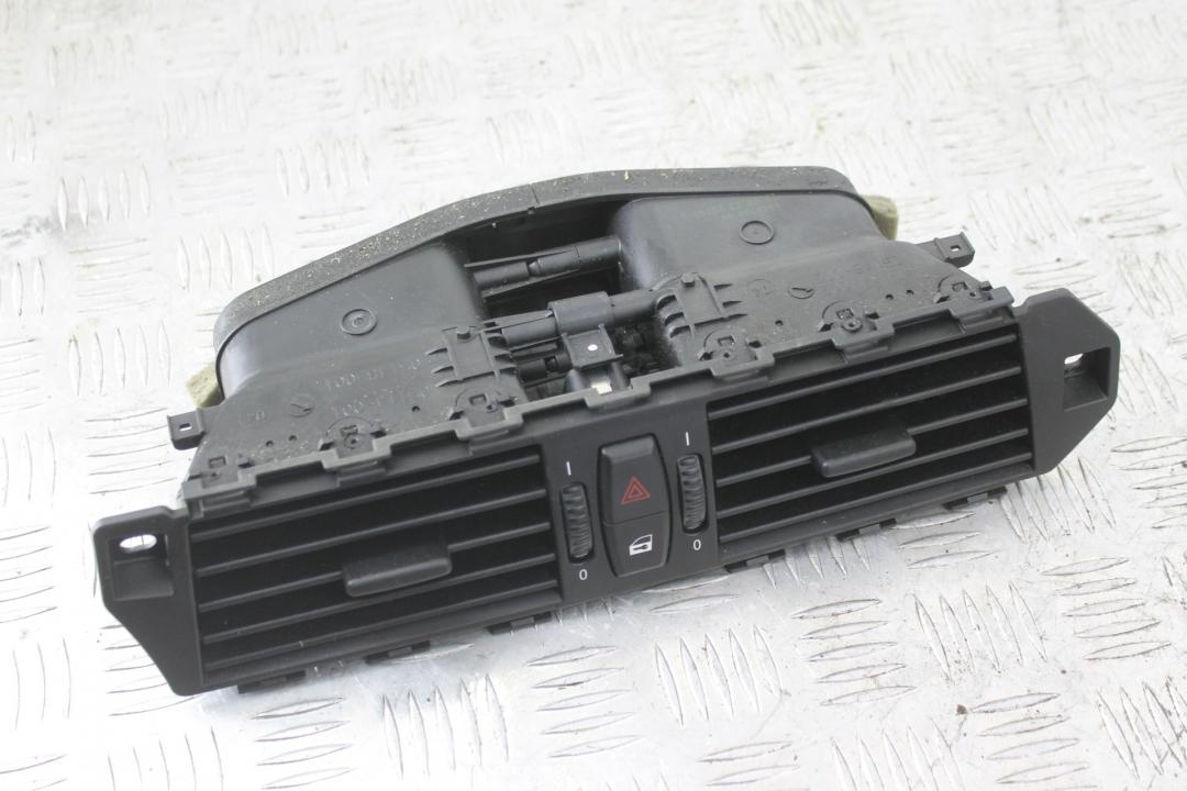 дефлектор обдува салона BMW 5 серия E60/E61 2004, 3.0 л., M57 D30 (306D2), дизель, АКПП, седан, правый руль, 64226910734 - фото №1