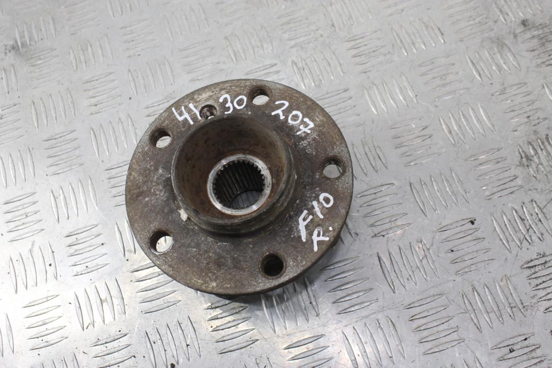 ступица задняя правая BMW 5 серия F07/F10/F11 F10 2011, 3.0 л., N57 D30 A, дизель, седан, задний привод, 33006867806 - фото №1