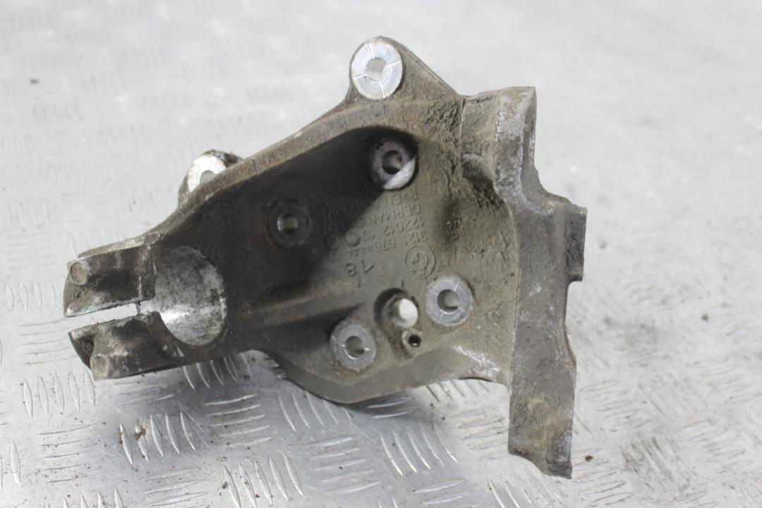 кулак поворотный правый BMW 3 серия E90/E91/E92/E93 2006, 3.0 л., дизель, серый, универсал - фото №1