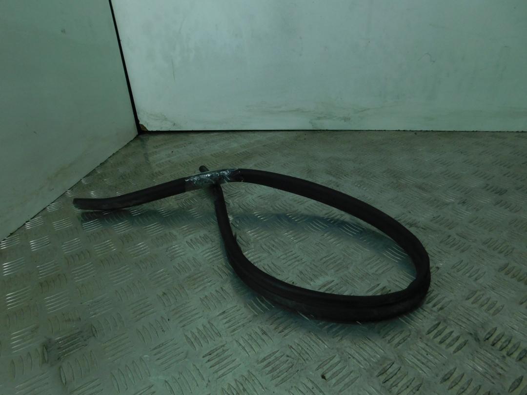 уплотнитель подкапотного пространства BMW X4 F26 2016, 3.0 л., N57 D30 A, дизель, АКПП, alpinweiß iii (300), внедорожник 5 дв., полный привод, 51767210736, 7210736 - фото №1