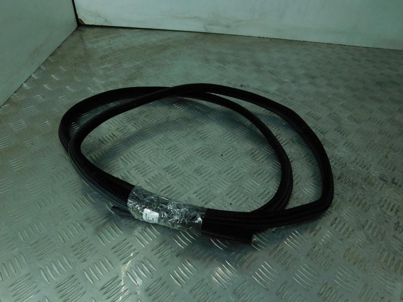 уплотнитель двери BMW 3 серия E90/E91/E92/E93 2006, 3.0 л., дизель, серый, универсал, 7119966 - фото №1