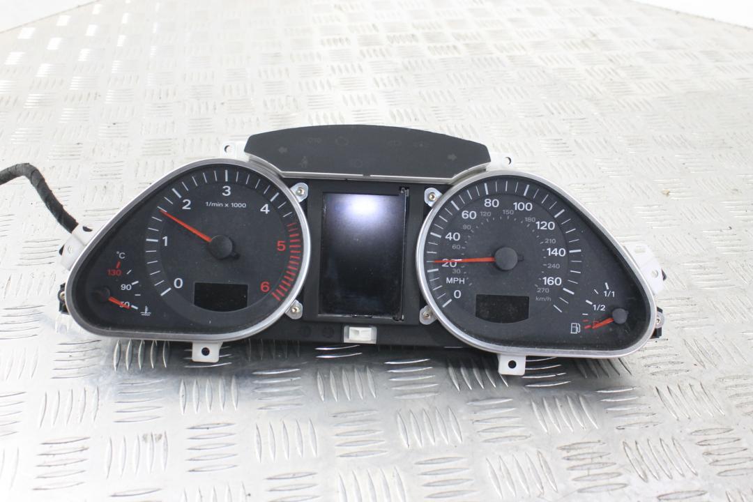 щиток приборов (приборная панель) Audi A6 4F/C6 2005, серо-голубой, седан, 4F0910900 - фото №1