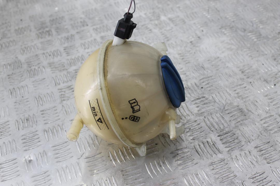 бачок расширительный Volkswagen Golf GTI 6 поколение 2011, 2.0 л., бензин, АКПП, синий, хетчбэк 3 дв., передний привод, 1K0121407 - фото №1