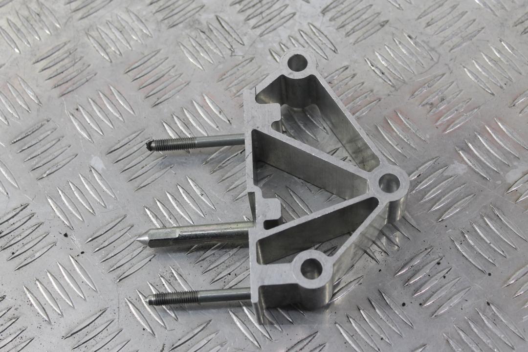 кронштейн (крепление) Volkswagen Golf GTI 6 поколение 2011, 2.0 л., бензин, АКПП, синий, хетчбэк 3 дв., передний привод, 1K1857021 - фото №1