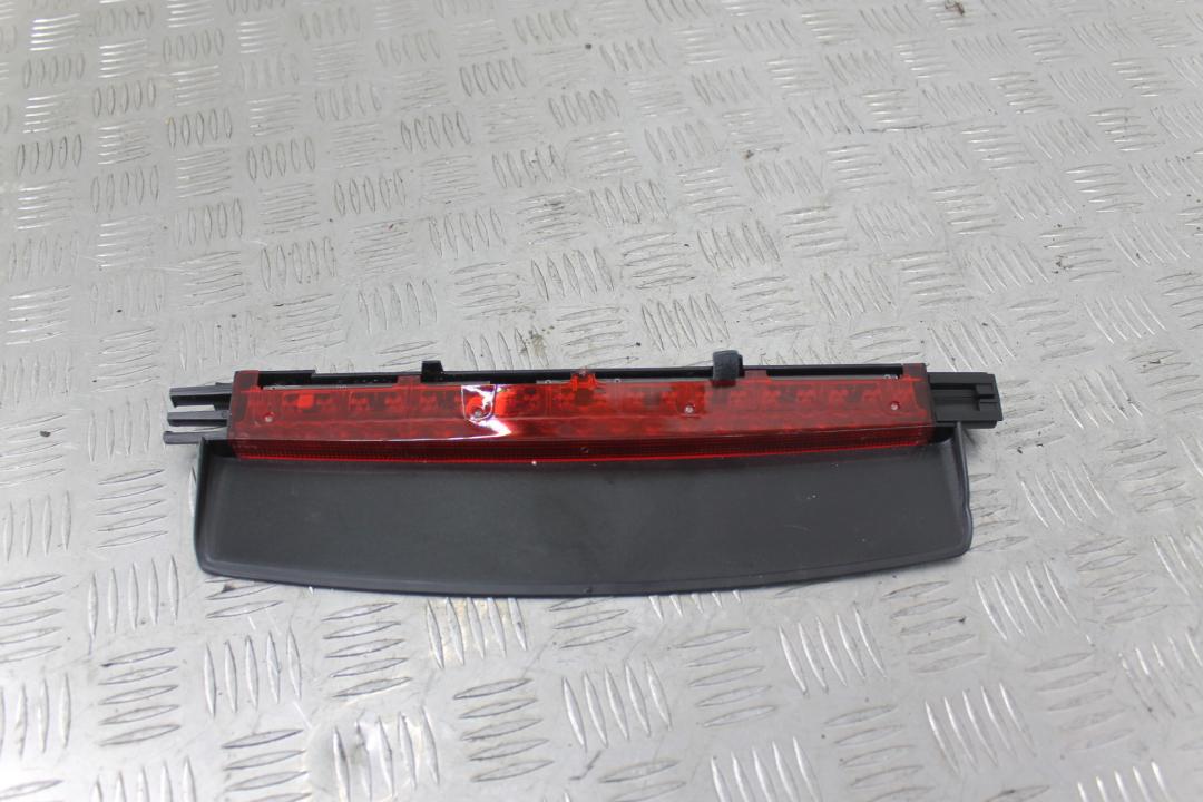 дополнительный стоп-сигнал Audi A6 4F/C6 2007, 2.4 л., BDW, бензин, серебро, седан, 4F5945097 - фото №1