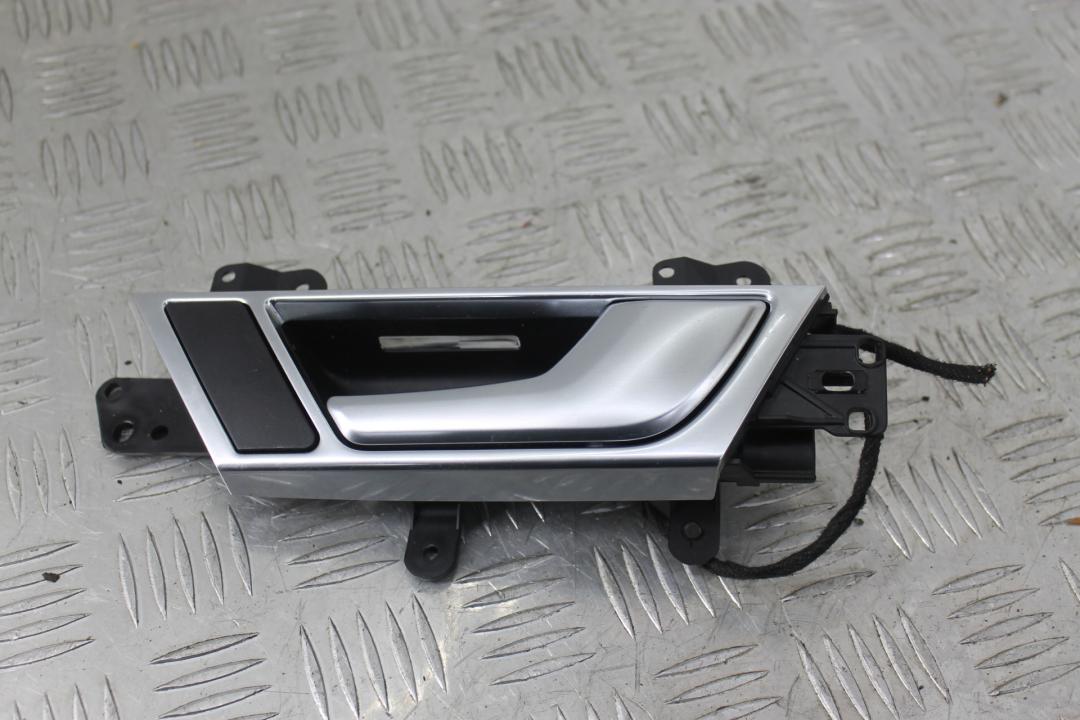 ручка внутренняя задняя правая Audi A6 4F/C6 2007, 2.4 л., BDW, бензин, серебро, седан, 4F0839020 - фото №1