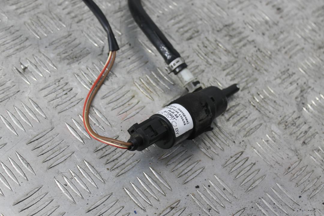 насос (моторчик) омывателя стекла Audi A6 4F/C6 2007, 2.4 л., BDW, бензин, серебро, седан, 3B7955681 - фото №1