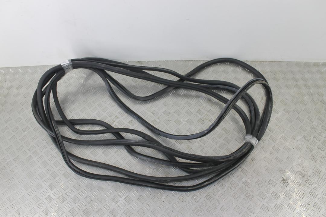 уплотнитель двери Audi A6 4F/C6 2007, 2.4 л., BDW, бензин, серебро, седан - фото №1