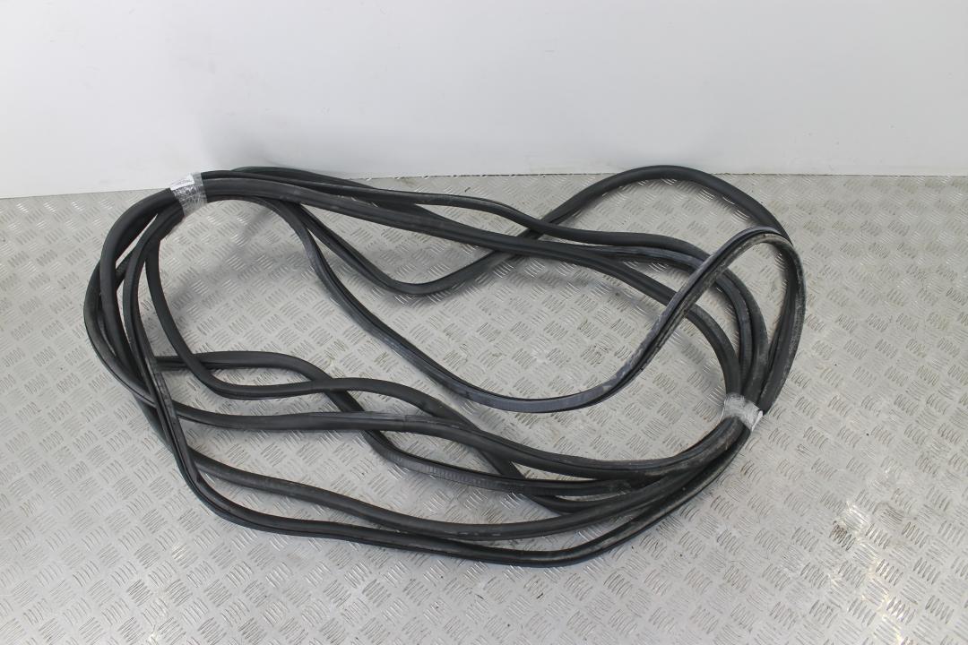 уплотнитель двери Audi A6 4F/C6 2007, 2.4 л., BDW, бензин, серебро, седан - фото №1