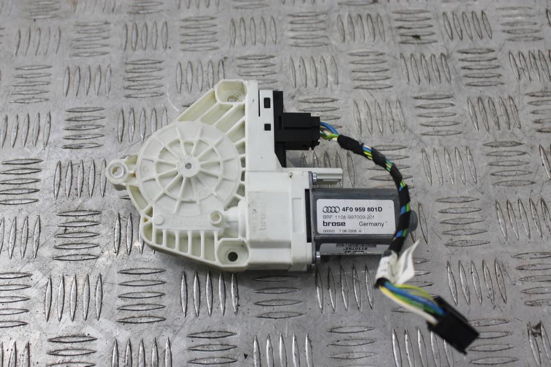 моторчик стеклоподъемника передний левый Audi A6 4F/C6 2007, 2.4 л., BDW, бензин, серебро, седан, 4F0959801 - фото №1