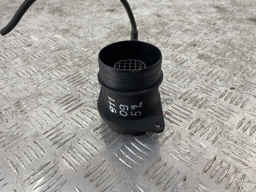 расходомер воздуха Volkswagen Passat B6 2008, серебро, универсал, 1K0129684 - фото №1