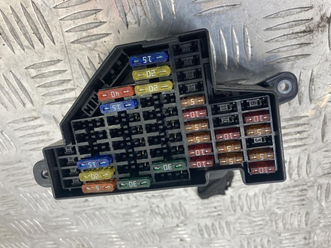 блок предохранителей Volkswagen Passat B6 2008, серебро, универсал - фото №1