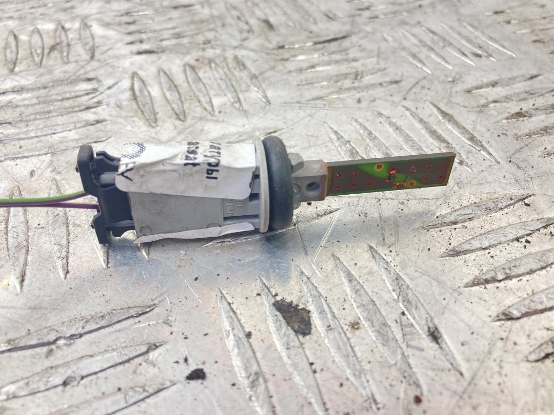 датчик температуры в выпускном коллекторе Volkswagen Passat B6 2008, серебро, универсал, 1K0907543 - фото №1