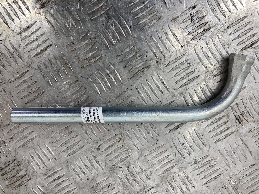 ключ колесный (балонный) Volkswagen Passat B6 2008, серебро, универсал - фото №1