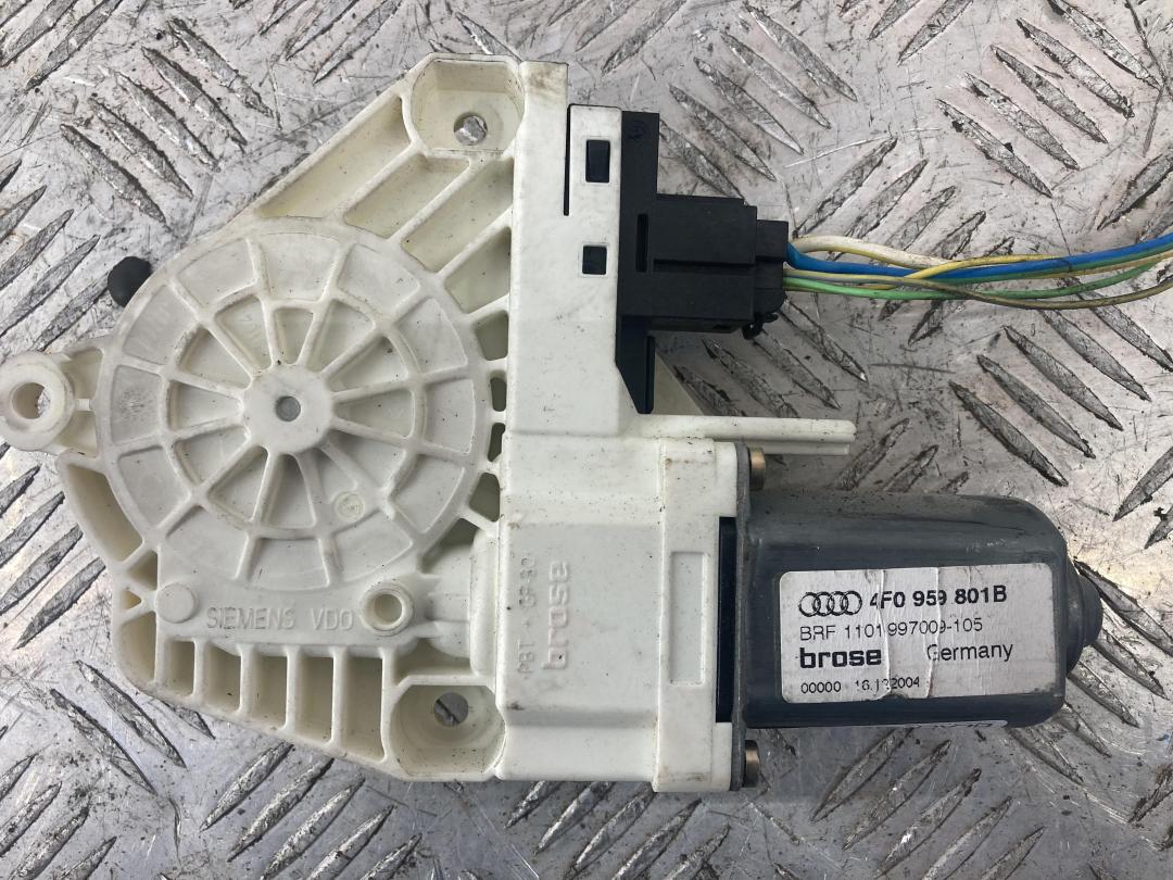 моторчик стеклоподъемника передний левый Audi A6 4F/C6 2007, 2.4 л., BDW, бензин, серебро, седан - фото №1
