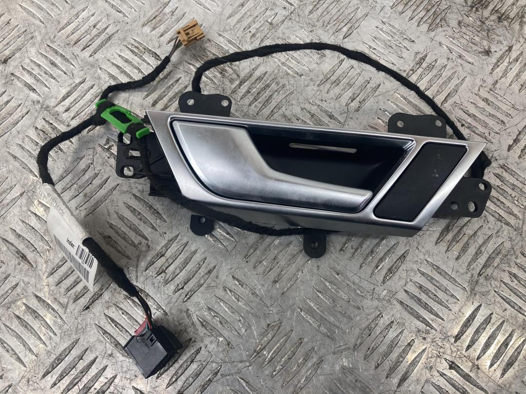 ручка внутренняя задняя левая Audi A6 4F/C6 2007, серебро, седан, 4F0839019 - фото №1