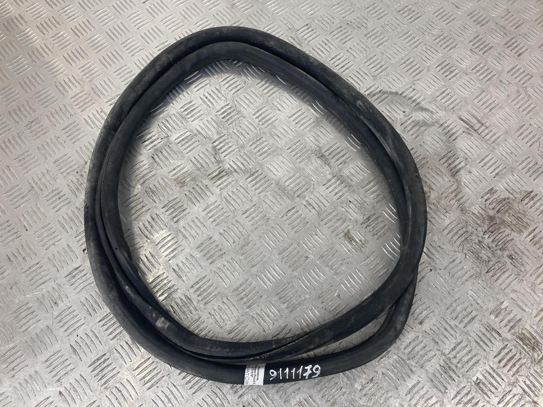 уплотнитель двери Volkswagen Passat B6 2008, серебро, универсал - фото №1