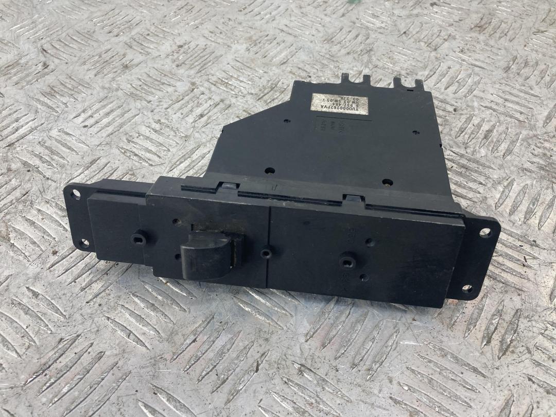 кнопка стеклоподъемника двери Land Rover Range Rover 3 поколение 2003, 3.0 л., дизель, АКПП, синий, полный привод, правый руль - фото №1