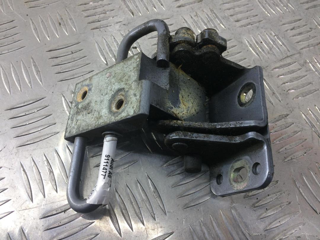 петля двери Audi A6 4F/C6 2007, серебро, седан, 8E0833411 - фото №1