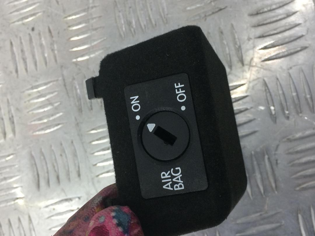 кнопка ручного тормоза (ручника) Audi A6 4F/C6 2007, серебро, седан, 1K0919237 - фото №1