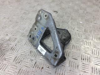 крепление ( кронштейн ) крыла Audi A6 4F/C6 2007, серебро, седан, 4F0821136