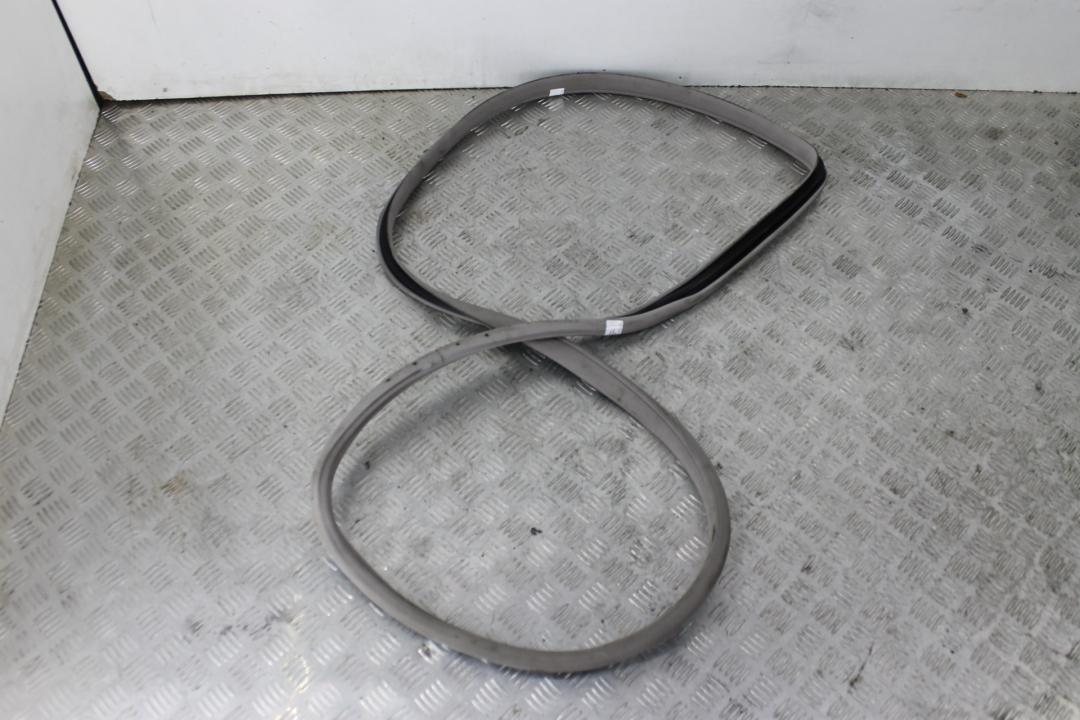 уплотнитель двери Mercedes-Benz E-Класс W211/S211 2003, 2.7 л., дизель, АКПП, седан - фото №1