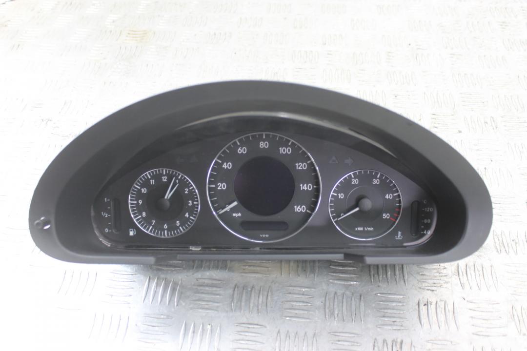 щиток приборов (приборная панель) Mercedes-Benz E-Класс W211/S211 2003, 2.7 л., дизель, АКПП, седан, A2115405911 - фото №1