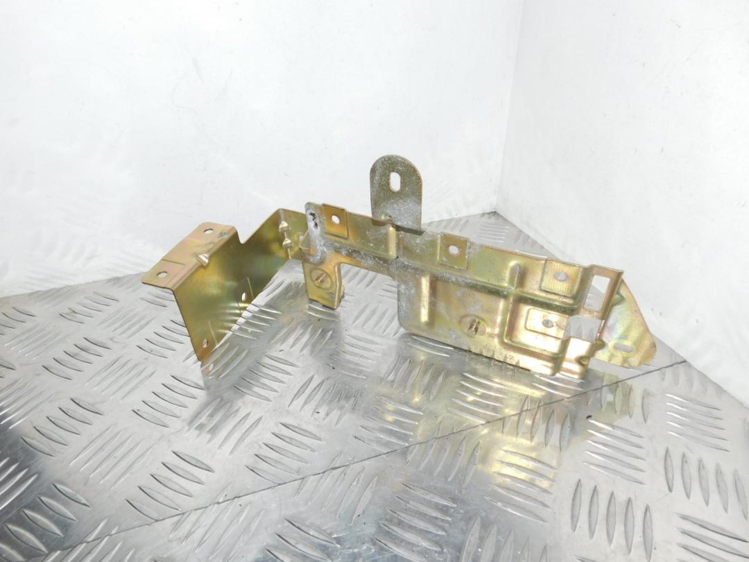 кронштейн (крепление) BMW 5 серия E39 1998, 2.5 л., бензин, серебро, седан, 8361452 - фото №1