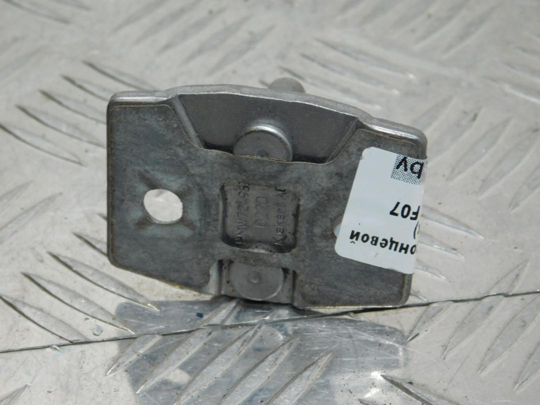 выключатель концевой (концевик) BMW 5 серия F07/F10/F11 F10 2011, 3.0 л., N57 D30 A, дизель, седан, задний привод, 51217249639, 7249639 - фото №1