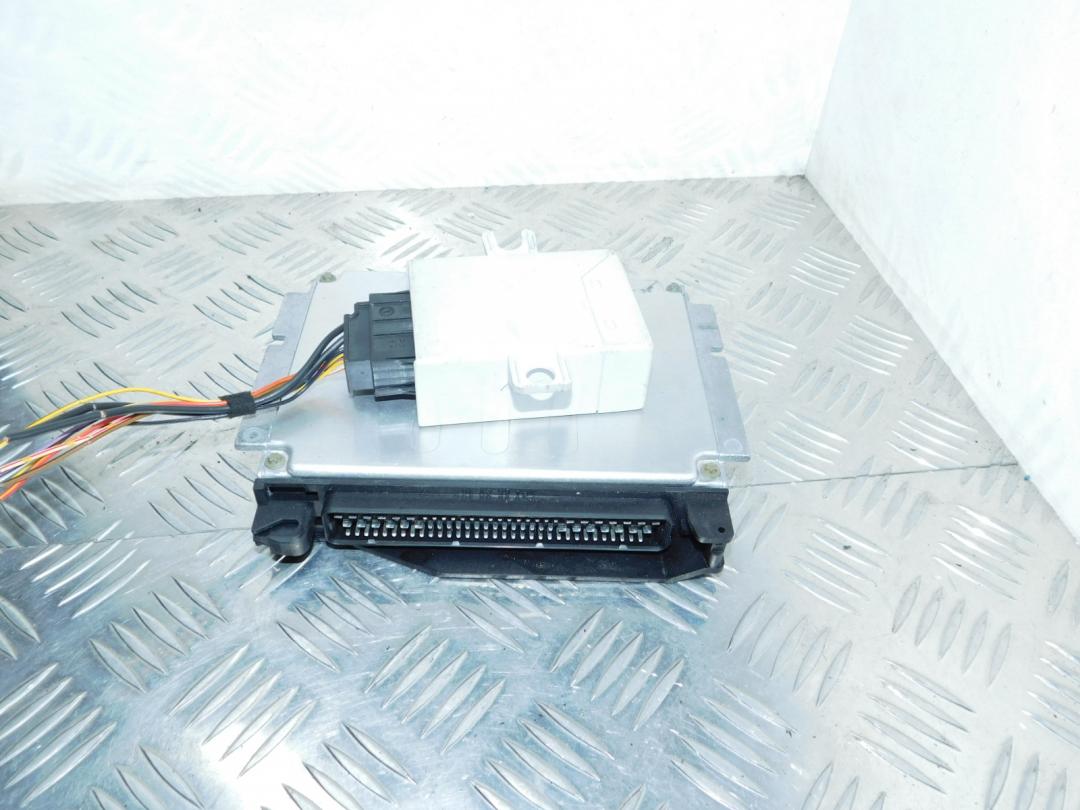 блок управления двигателем BMW 5 серия E39 1998, 2.5 л., бензин, серебро, седан, 1437563 - фото №1