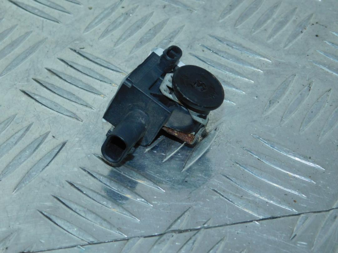 датчик удара BMW 5 серия F07/F10/F11 2012, 2.0 л., дизель, универсал, 9241032 - фото №1